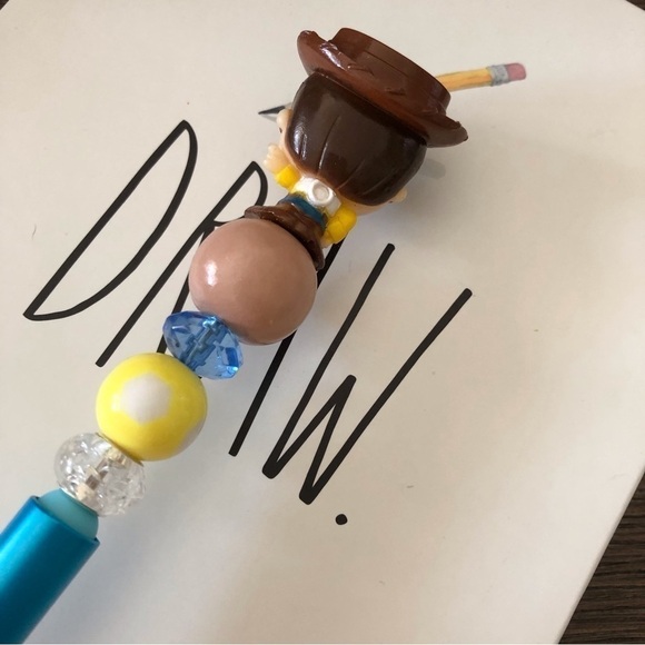 Disney Doorables: Toy Story: Woody handmade beaded pen - Picture 3 of 3